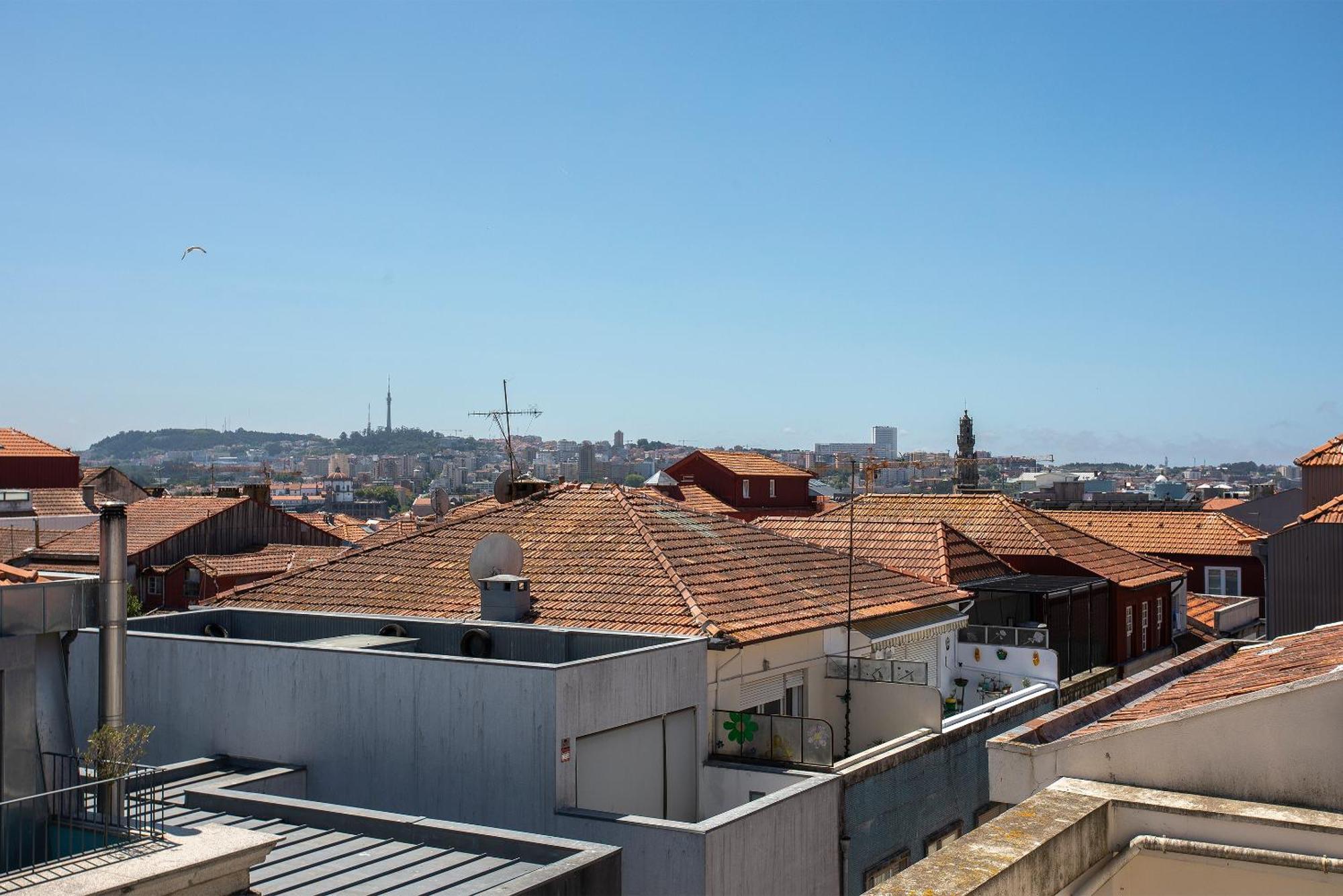 Liiiving In - Downtown Balcony Apartment Porto