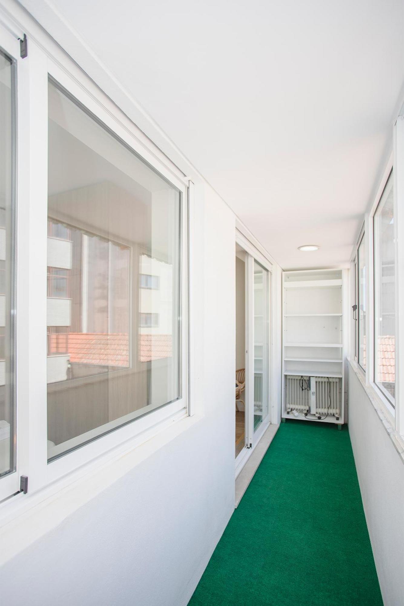 Apartment Liiiving In - Downtown Balcony *